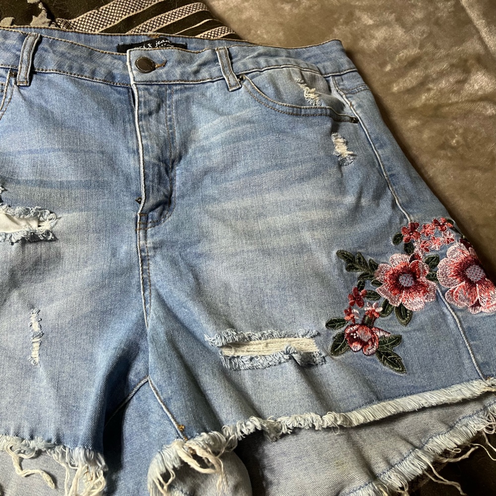 Distressed embroidered floral shorts